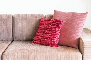 divano con cuscini rosa foto