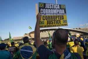 brasiliana, brasile, novembre 30 2022 mille di manifestanti a partire dal tutti al di sopra di brasile, scendere nel davanti di il esercito Sede centrale per protesta il risultato di il ottobre 2022 presidenziale elezione. foto