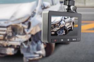 auto cctv telecamera video registratore con auto schianto incidente su il strada foto