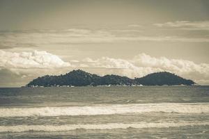 onde forti praia lopes mendes spiaggia ilha grande island brasile. foto