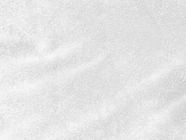 priorità bassa bianca di struttura della lana pulita. lana di pecora naturale chiara. cotone bianco senza cuciture. trama di soffice pelliccia per i designer. tappeto di lana bianca frammento di primo piano. foto