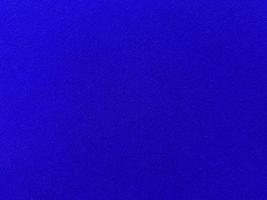 buio blu velluto tessuto struttura Usato come sfondo. vuoto buio blu tessuto sfondo di morbido e liscio tessile Materiale. Là è spazio per testo. foto