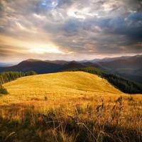 andscape nel il montagne foto