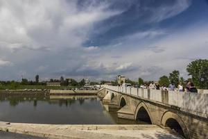 Maggio 1, 2015 nel edirne, tacchino, bellissimo paesaggio di ponte sopra tundza fiume e il città foto