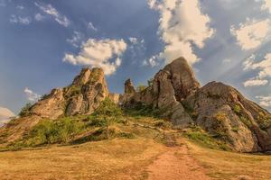 il belogradchik rocce siamo un' gruppo di strano sagomato arenaria e conglomerato roccia formazioni collocato nel Belogradčik, Bulgaria foto