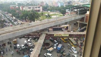 sotto costruzione la metropolitana rotaia nel dhaka bangladesh foto