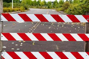 strada bloccare barricata cartello strisce foto