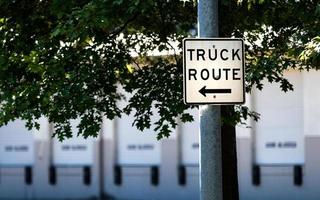 camion itinerario cartello su un' acciaio inviare foto