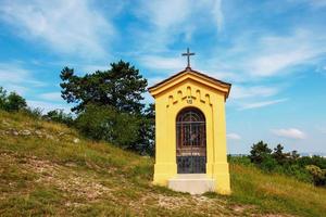 nitra, slovacchia - 17.06.2022 calvario nel nitra città con zobor collina, slovacco repubblica. religioso posto. culturale eredità. foto