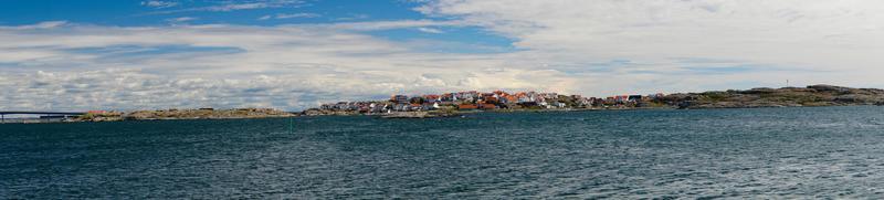 piccolo svedese case su il arcipelago Il prossimo per Göteborg foto