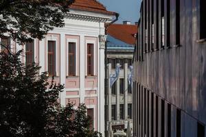 tartu, paesaggio urbano su un' soleggiato giorno foto