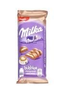 Kharkov, Ucraina - dicembre 8, 2020 viola milka cioccolato su bianca. milka è un' svizzero marca di cioccolato confezione manufatto internazionale di azienda mondelez internazionale foto