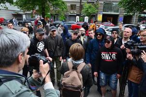 Kharkov, Ucraina - Maggio 17, 2017 discussioni fra il organizzazione di nazisti e patrioti contro attivisti di il primo lgbt azione nel charkov foto