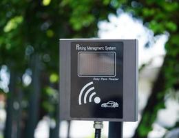 automatico barriera, barriera cancello, auto parco sistema nel davanti di installato nel davanti di il villaggio, sicurezza sistema concetto. foto