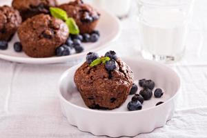 Muffin al cioccolato con mirtilli foto