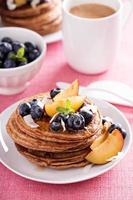 cannella Noce di cocco Farina Pancakes con fresco frutta foto