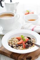 muesli con noccioline e secco frutta foto