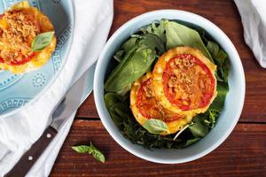 maccheroni e formaggio in teglia per muffin foto