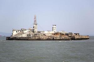 mezzo terra costiero batteria vicino mumbai, India foto