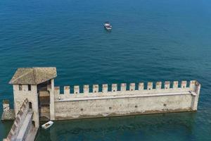 castello scaligero di sirmione castello di sirmione, dal XIV secolo sul lago di garda, sirmione, Italia foto