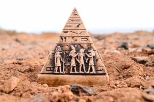 miniatura del modello della piramide egizia foto