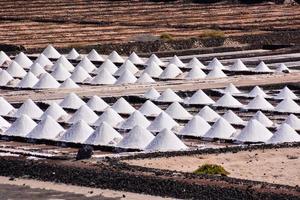 sale emorroidi su un' soluzione salina su Lanzarote isola, Spagna foto