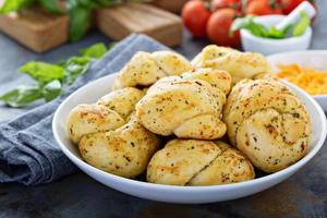 aglio e formaggio cena rotoli foto