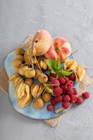 fresco e maturo tropicale frutta tavola foto