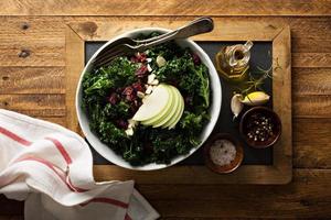 cavolo insalata con secco mirtillo e Mela foto