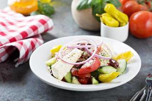 greco insalata con fresco verdure e feta foto