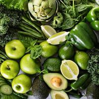 varietà di verde verdure e frutta foto