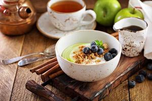 Villetta formaggio per prima colazione con muesli foto