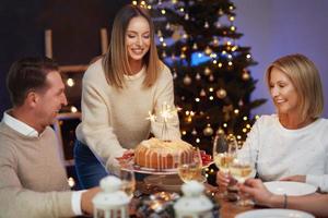 amici festeggiare Natale festa Tenere vino foto