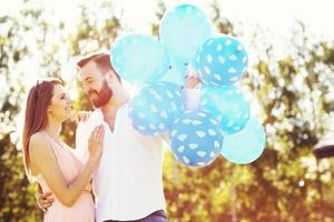 romantico coppia con baloons foto
