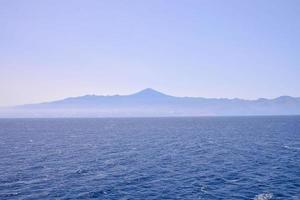 vista sul mare in estate foto