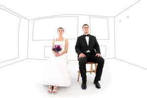 sposa e sposo nel loro nuovo Casa foto