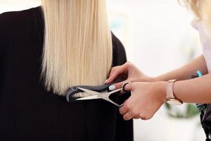 adulto donna a il capelli salone foto