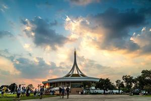 suan luang rama ix su tramonto o sera tempo bangkok, Tailandia foto