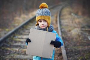 immagine di un' bambino con un' lotto di amore e tranquillo, calmo Messaggio foto