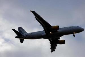 aereo assunzione via a partire dal o atterraggio a un aeroporto foto