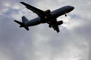 aereo assunzione via a partire dal o atterraggio a un aeroporto foto