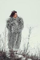 donna nel storico ucraino inverno capi di abbigliamento - Gunia, pelle di pecora cappotto foto