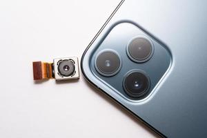 moduli fotocamera utilizzati nei telefoni cellulari. sviluppo di telecamere mobili. parte dell'obiettivo della fotocamera digitale. sensore e tecnologia smartphone nuove fotocamere ad alta risoluzione. modulo fotocamera del telefono cellulare foto