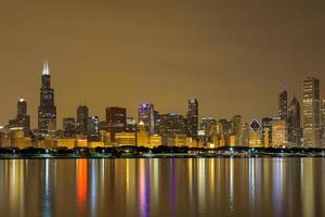 skyline di Chicago di notte foto