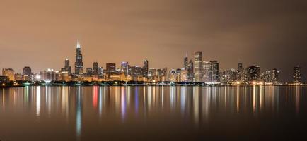 skyline di Chicago di notte foto