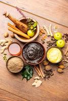 chiavanprash o chyawanprash è ampiamente consumato nel India come un' dietetico ayurvedico supplemento foto