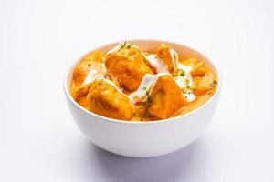 gustoso burro pollo curry o murg makhanwala o masala piatto a partire dal indiano cucina foto