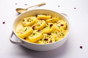 pane rasmalai è il ottimizzato versione di tradizionale ras malai utilizzando pane fette anziché di paneer foto