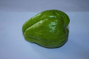 labu siam, jipan o chayote isolato su bianca sfondo. biologico verdura concetto foto