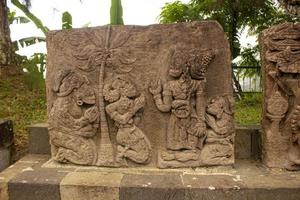 sukuh tempio o candi sukuh, rilievi a sukuh tempio.antico erotico candi sukuh-indù tempio su centrale Giava, Indonesia. il tempio è giavanese indù tempio collocato montare legge foto